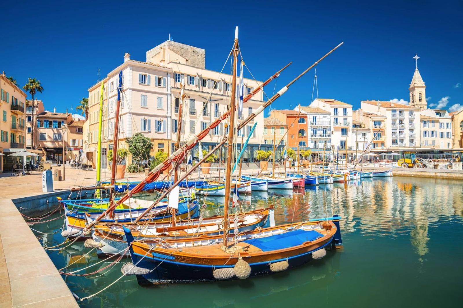Grand T3 Lumineux Spacieux Propre, Tout Confort, Parking, Ascenseur, Emplacement Central Unique, Port-Commerces-Mer Et Plages A Pied, Location Du Samedi Au Samedi Sanary-sur-Mer Luaran gambar